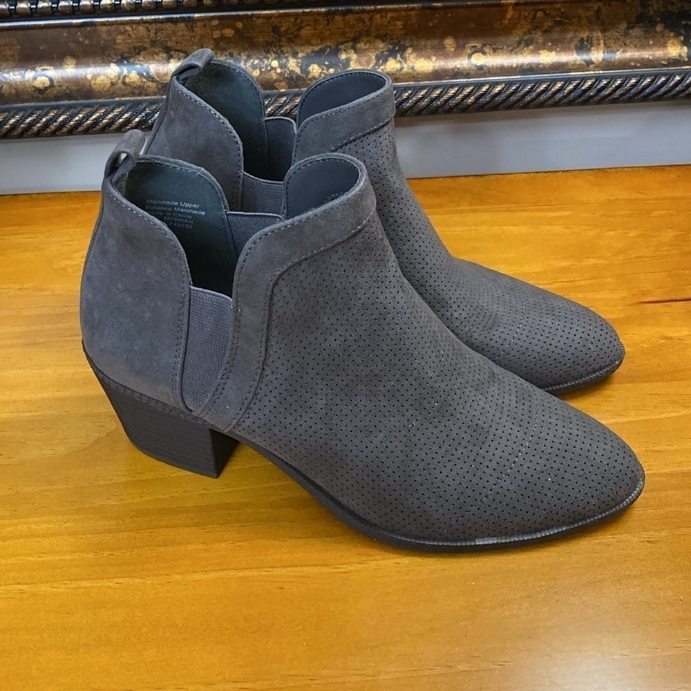 Style & Co Myrrah Gray Boots Size 8.5M NWOT